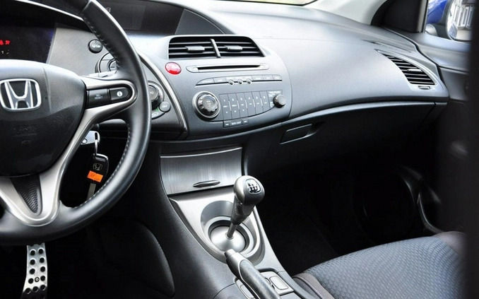 Honda Civic cena 29900 przebieg: 167000, rok produkcji 2011 z Siewierz małe 704